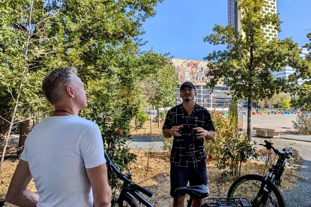 Tour in bicicletta o e-bike Tirana : Highlights & Grand Park Ciclo Guidato — 6