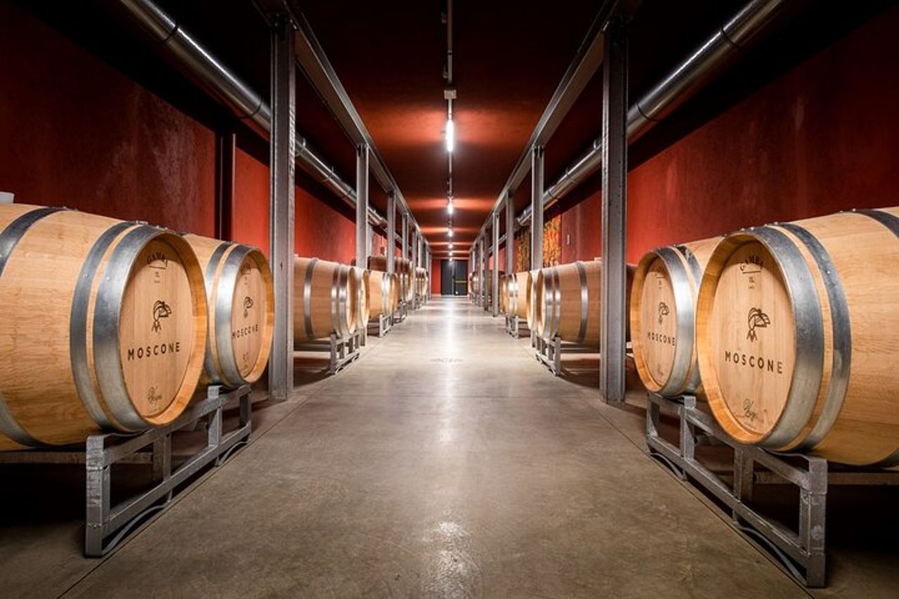 Esplora e assapora una degustazione dinamica di vini presso la Cantina Moscone — 7