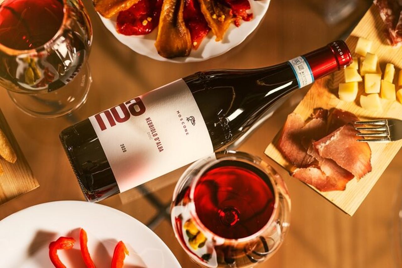 Esplora e assapora una degustazione dinamica di vini presso la Cantina Moscone