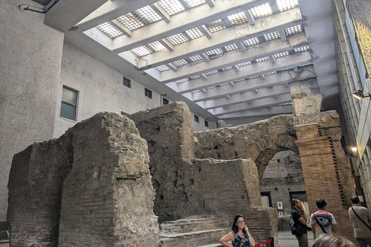 Piazza Navona e Trevi District Underground Pass con Audioguida — 6