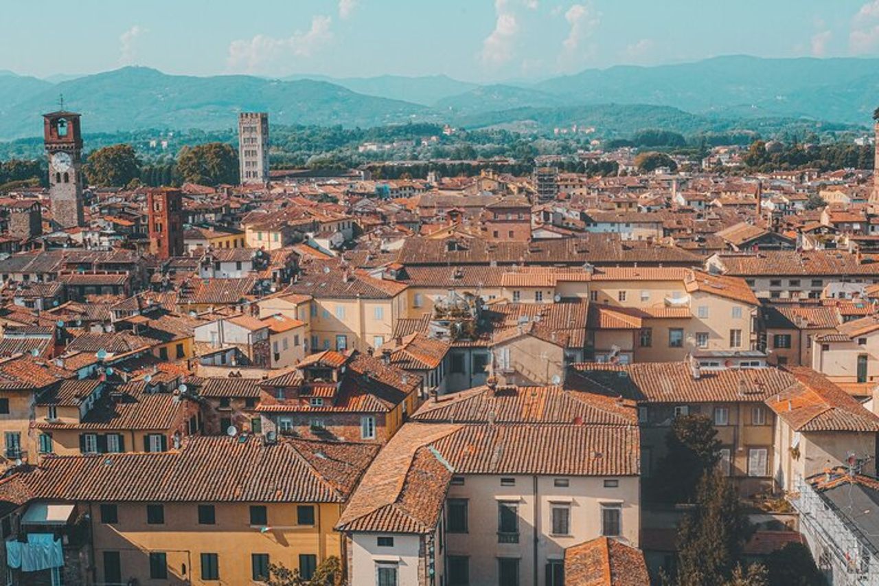 Tour a piedi di Lucca con audioguida e guida scritta da un locale