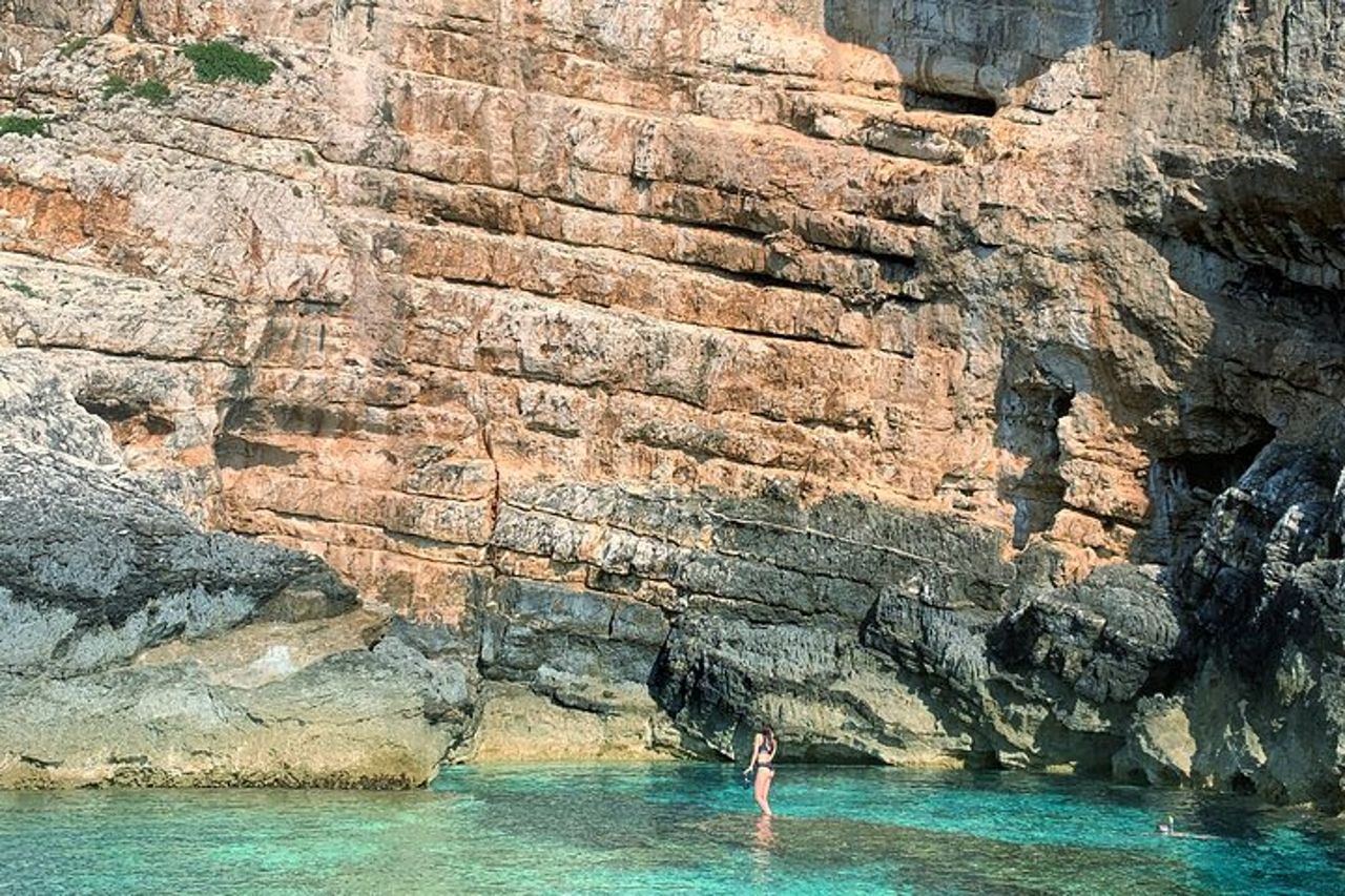Tour in Barca a Vela di un'Intera Giornata alle Isole Egadi — 7