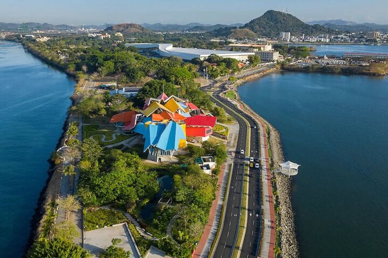 Chiuse del canale di Miraflores, Amador Causeway e tour privato del Biomuseo