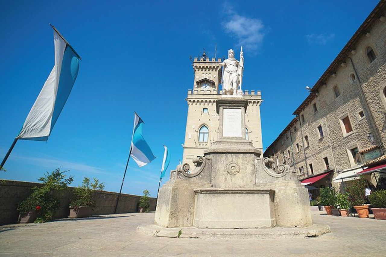 Tour a piedi di San Marino con audioguida e guida scritta — 2