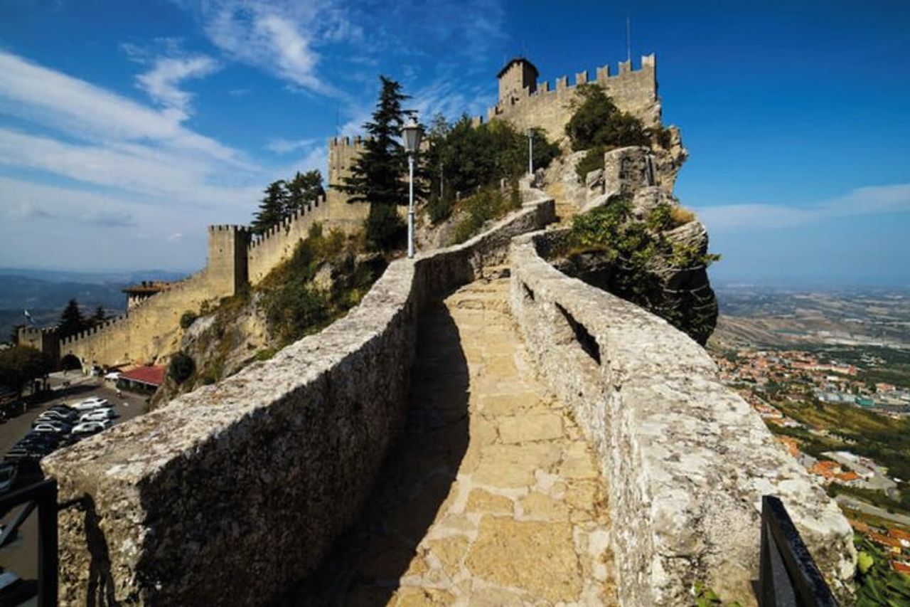 Tour a piedi di San Marino con audioguida e guida scritta — 3