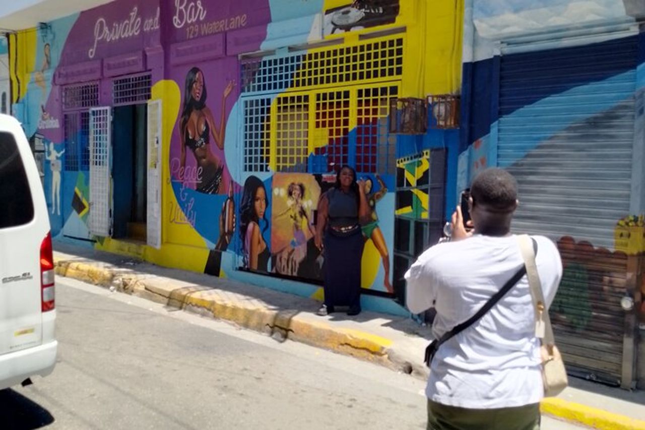 Tour a piedi / in auto del centro di Kingston / Tivoli Gardens / Trench Town. — 9