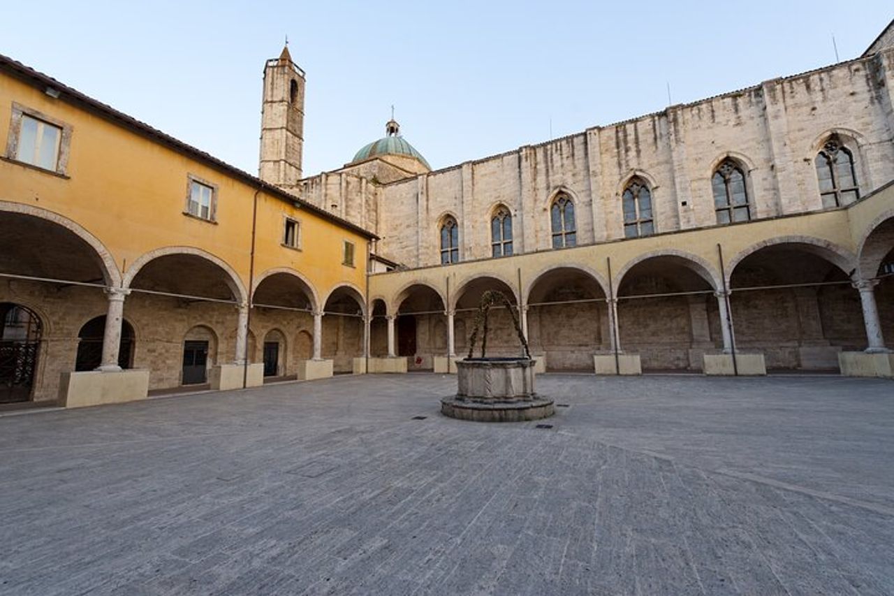 Visita guidata privata per famiglie dei punti salienti di Ascoli per bambini — 3