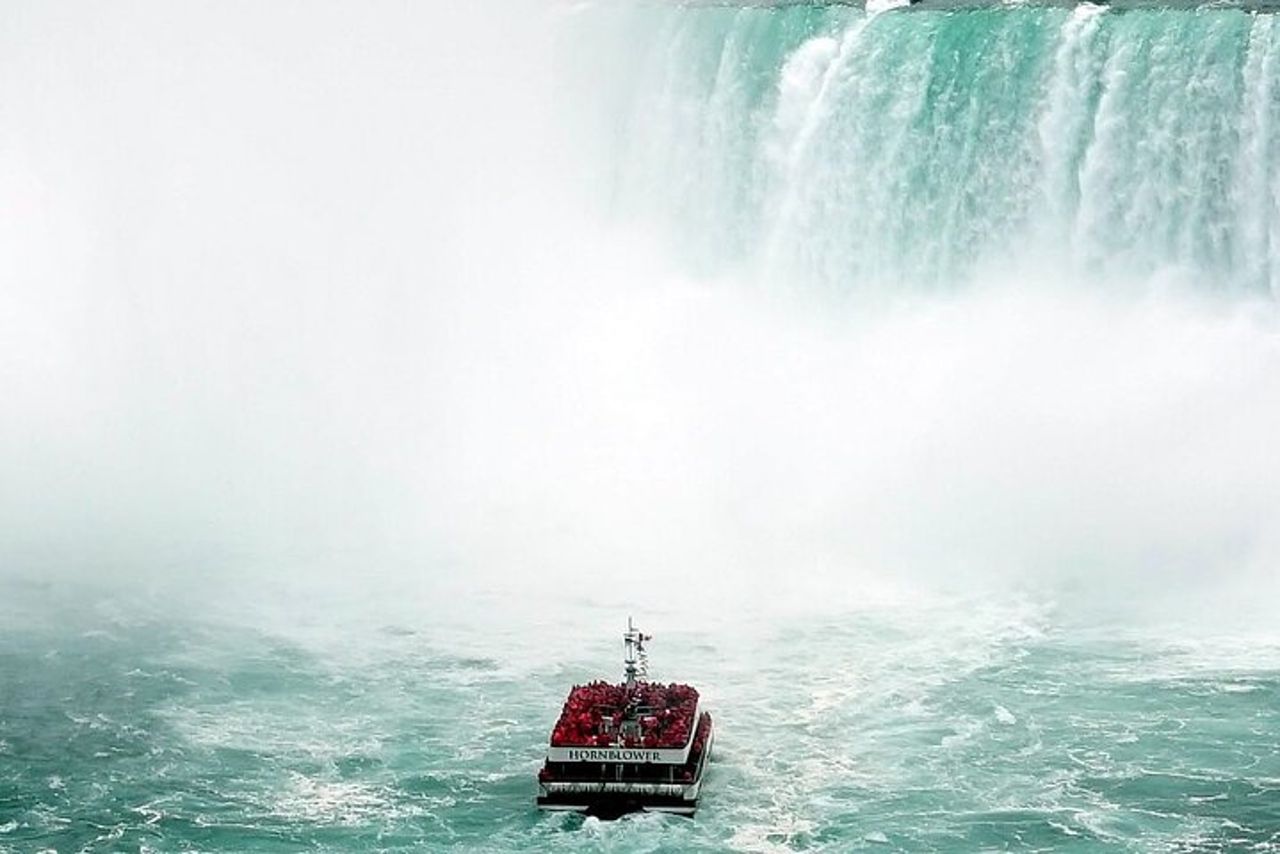 Cascate del Niagara: Crociera in barca, viaggio dietro le cascate e tour di Skylon — 2