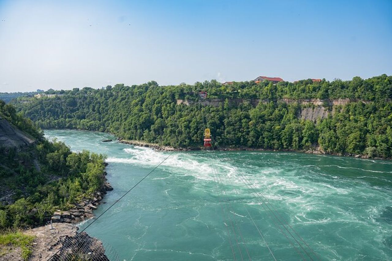 Cascate del Niagara: Crociera in barca, viaggio dietro le cascate e tour di Skylon — 7