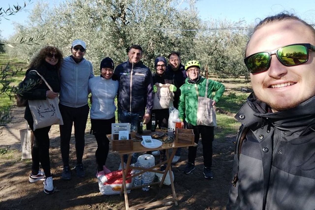 Tour in E-Bike e Degustazione di Olio d'Oliva nella Campagna Pugliese — 2