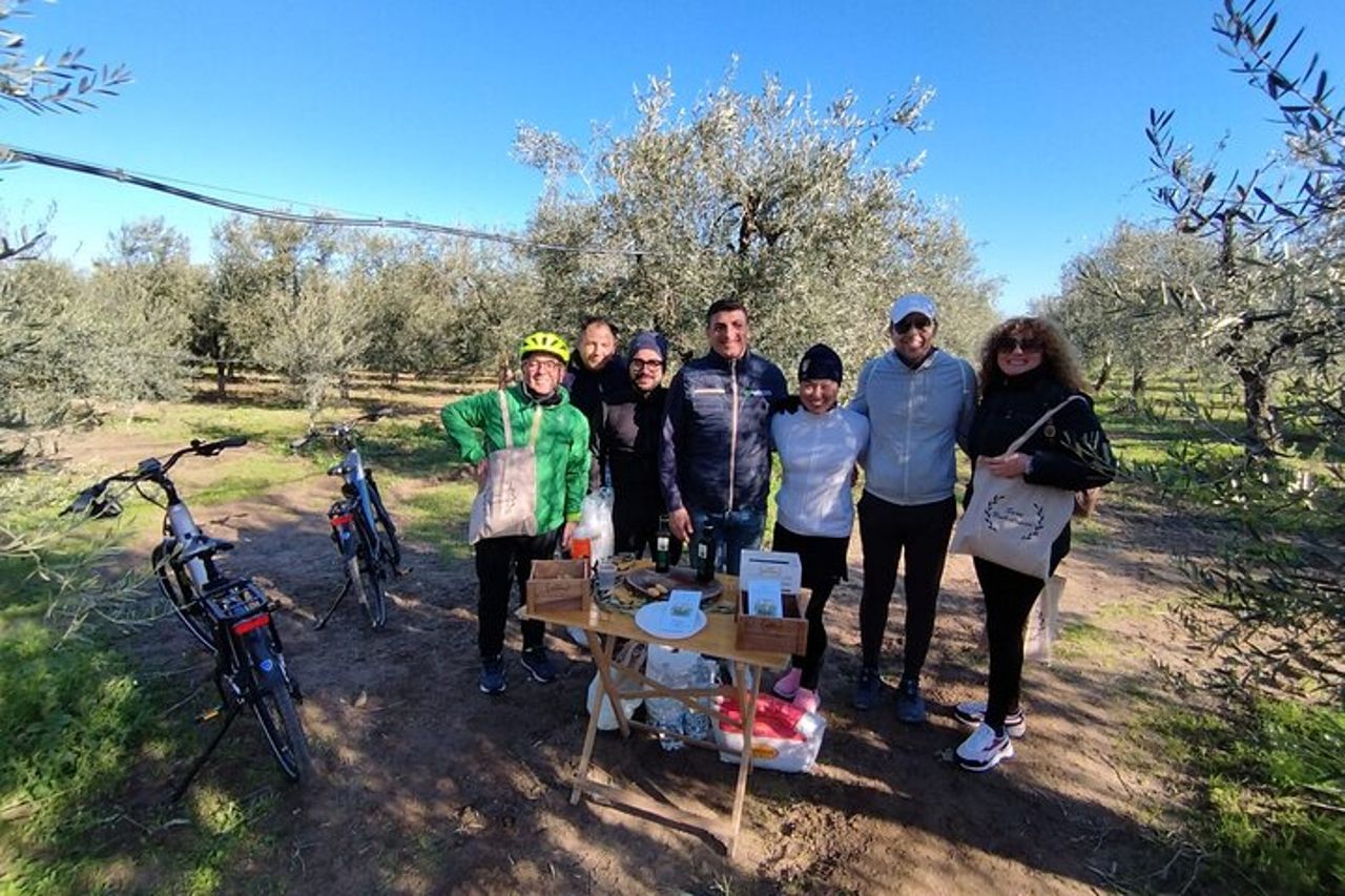 Tour in E-Bike e Degustazione di Olio d'Oliva nella Campagna Pugliese — 3