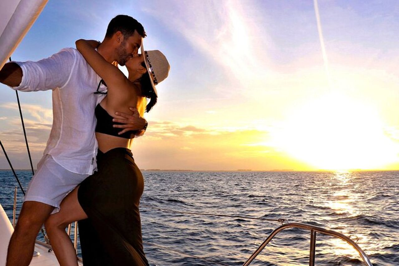 Vela di lusso al tramonto sulla Riviera Maya, cena leggera e open bar — 4