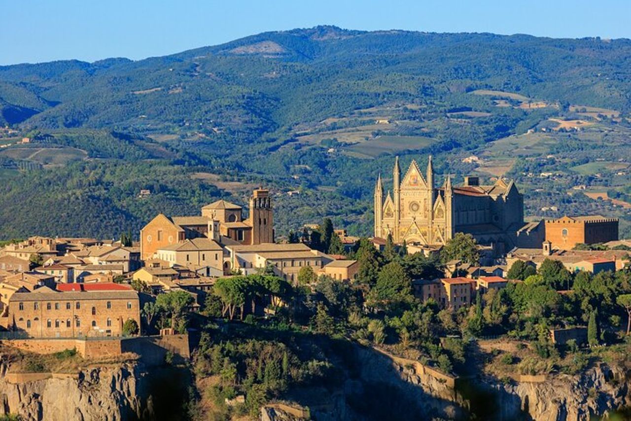 Escursione di un giorno da Roma a Orvieto in treno con Duomo, grotte e pranzo — 5
