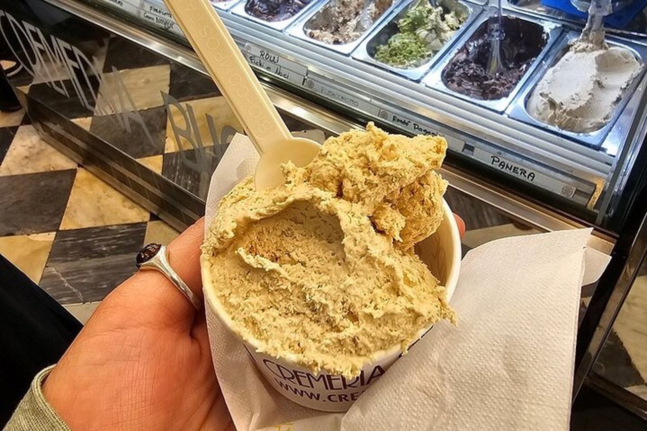 Tour a piedi di cibo, vino e storia di Genova — 8