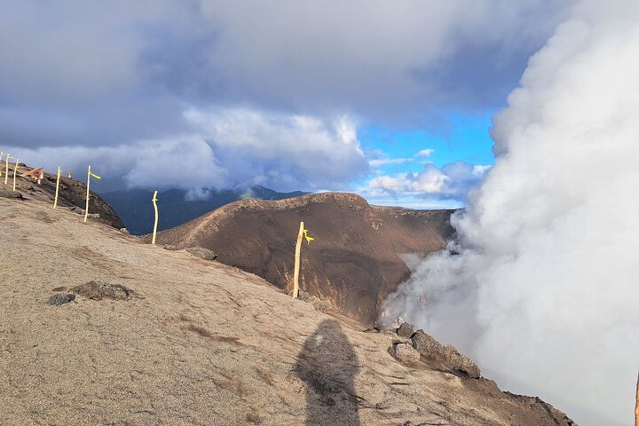 Tour privato all'alba sul vulcano Mt Yasur con guida — 2