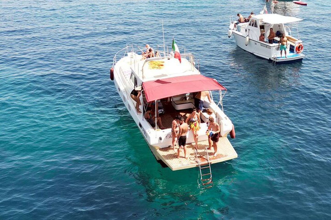 Tour in barca alla Riserva dello zingaro e Faraglioni di Scopello — 2