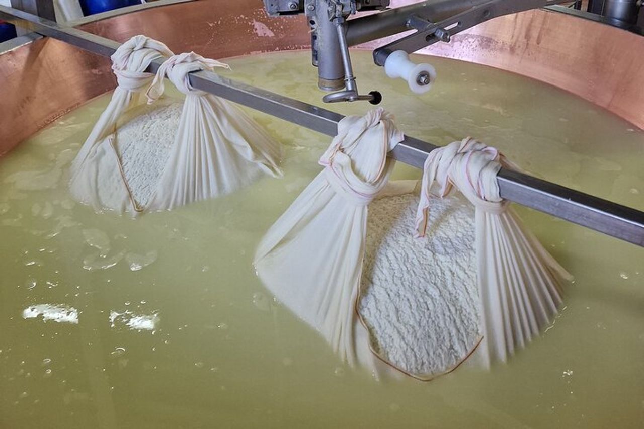 Tour per piccoli gruppi con pranzo di Lambo, Ferrari, Parmigiano, Aceto — 2
