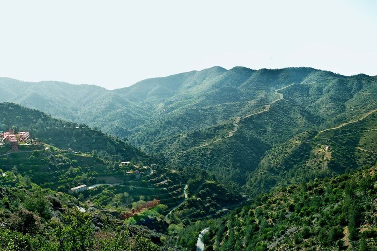 Incontra gli abitanti di Lefkara e Machairas Mountains — 3