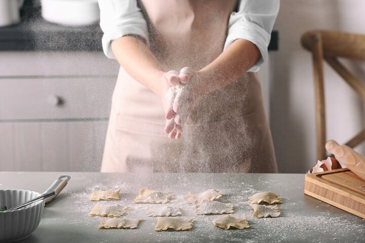 Corso di cucina di tagliatelle e ravioli di pasta colorata vicino Arezzo