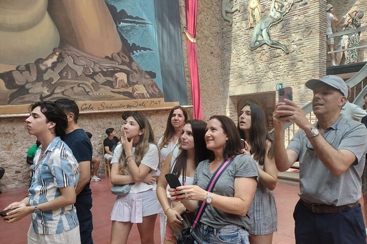 Tour del Museo Dalì e Costa Brava per piccoli gruppi — 9