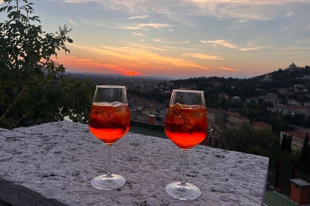 Tour a piedi di Verona: enogastronomia, pranzo o cena storica e funicolare — 6