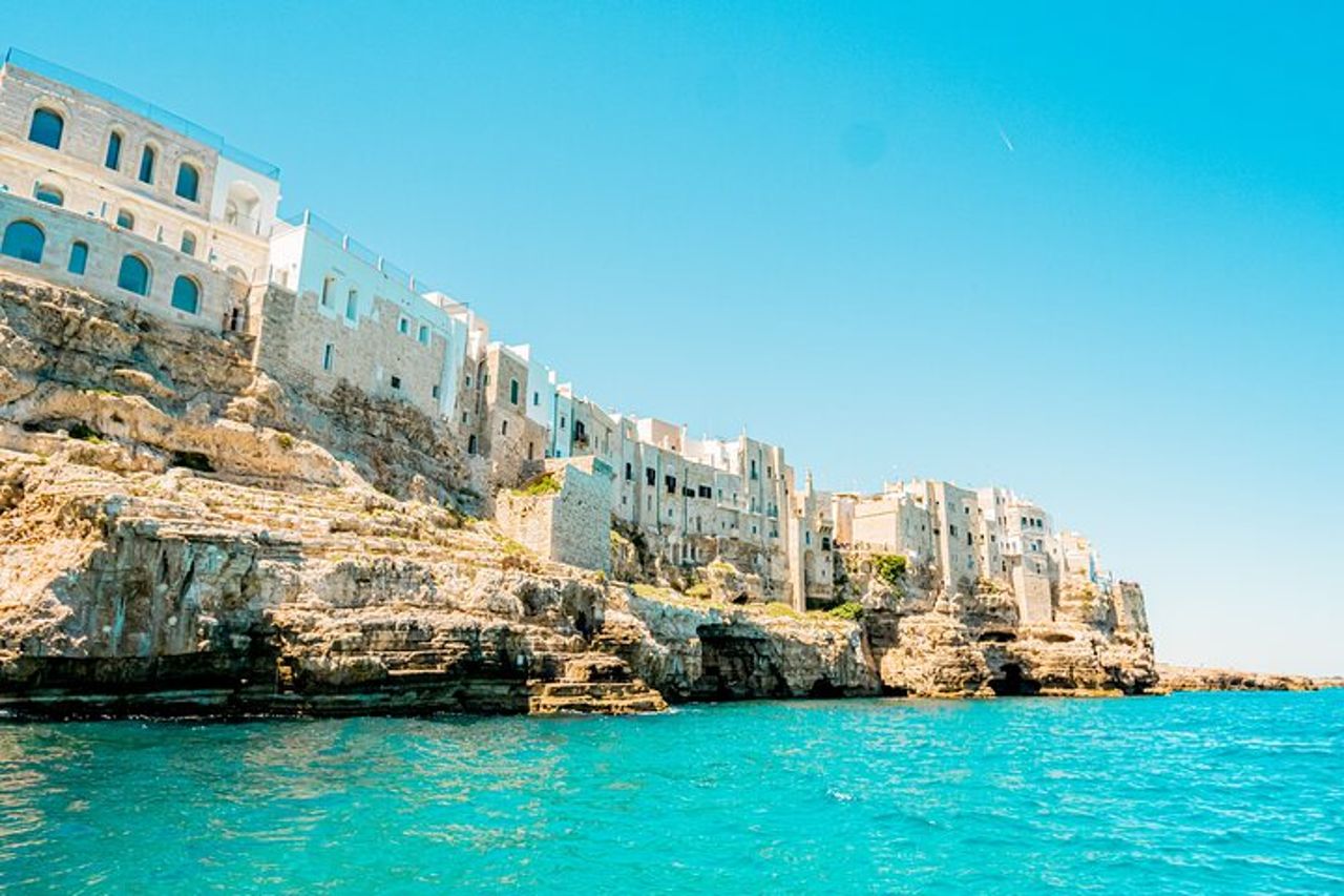 Polignano a Mare e Monopoli e Crociera Snorkeling e Relax 3h — 2