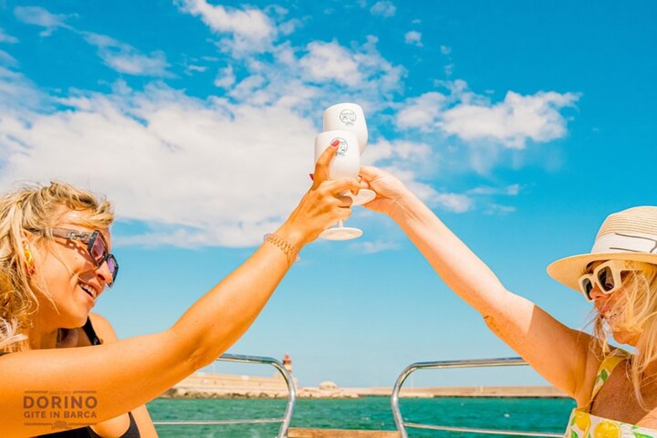 Polignano a Mare e Monopoli e Crociera Snorkeling e Relax 3h — 4