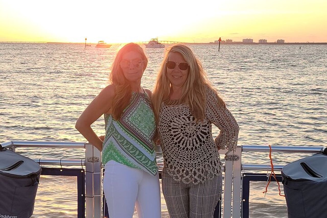 Crociera con delfino al tramonto con vista sul faro di Sanibel — 6