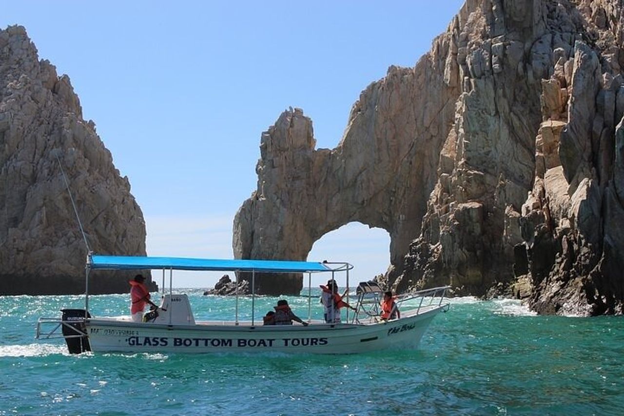 Barca con fondo in vetro per l'Arco a Cabo San Lucas