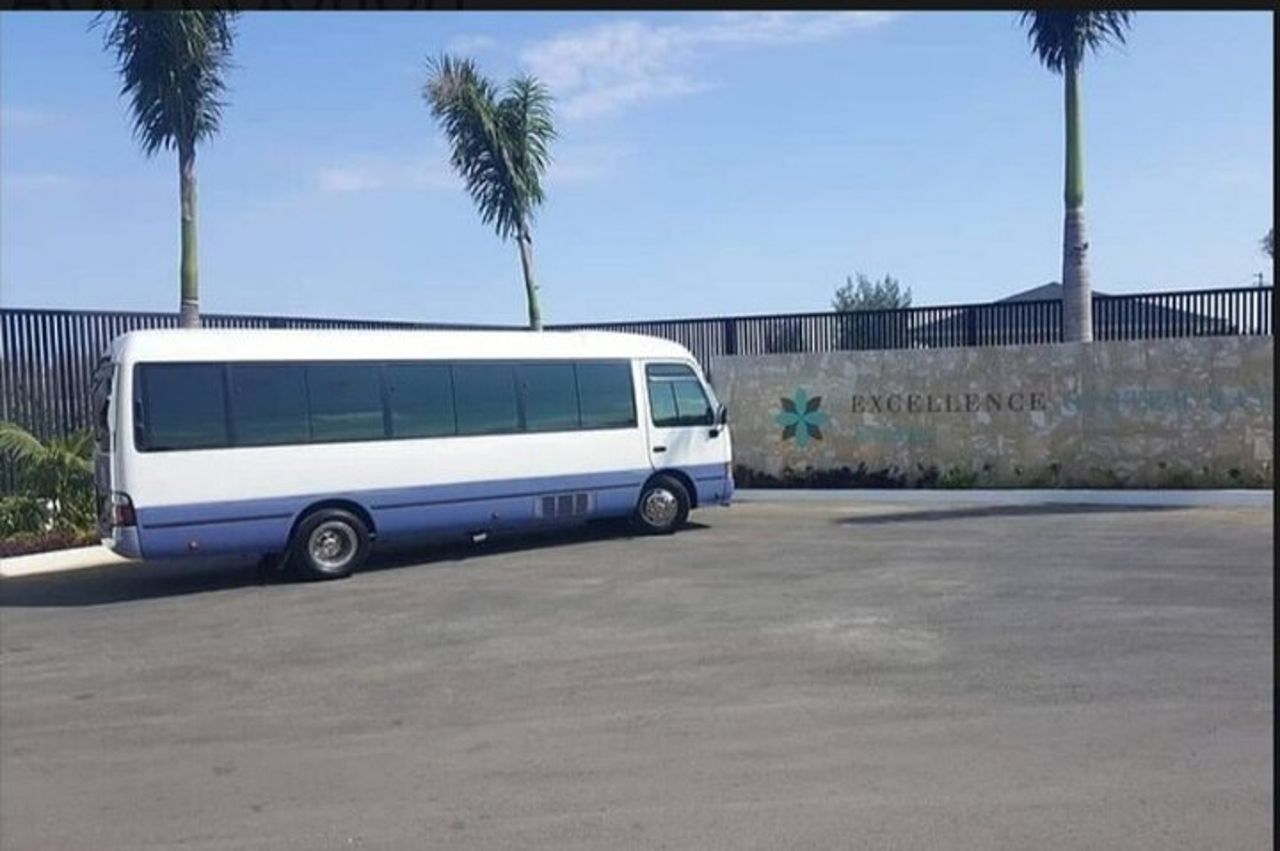 Trasferimenti dall'aeroporto privato di Falmouth da e per l'aeroporto MBJ — 3