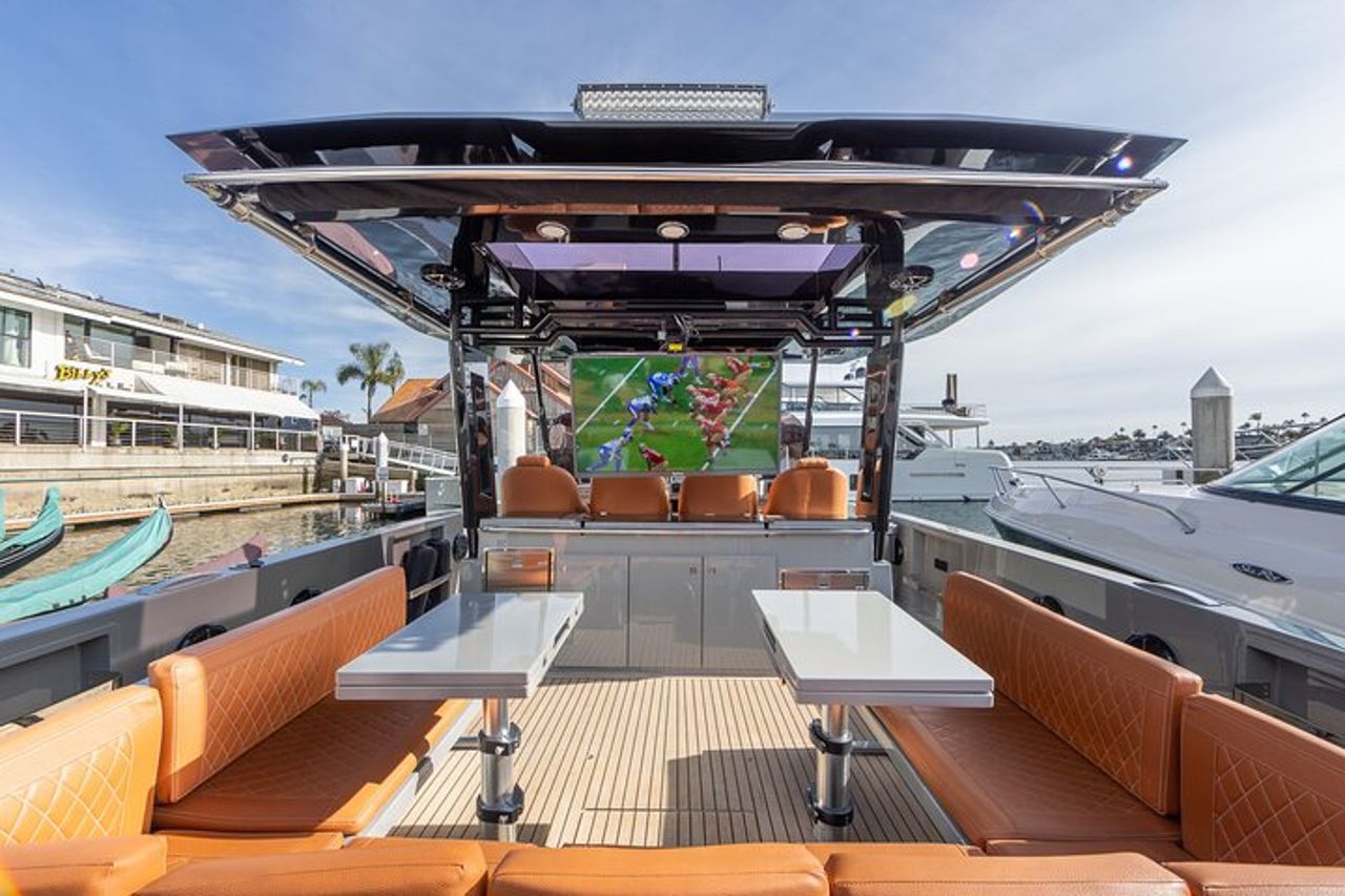 Tour privato in yacht sportivo esotico di 45 piedi a Newport Beach — 3