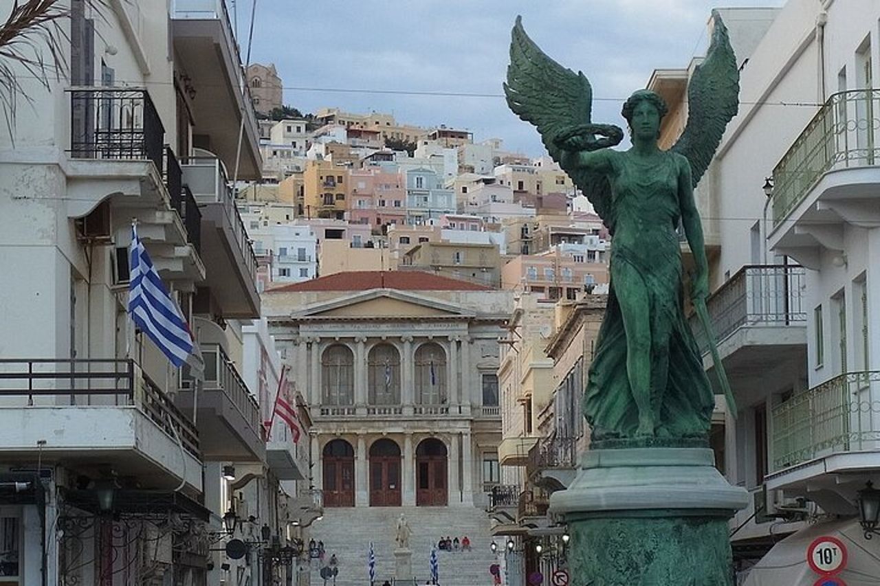 Tour privato per piccoli gruppi a Syros — 4