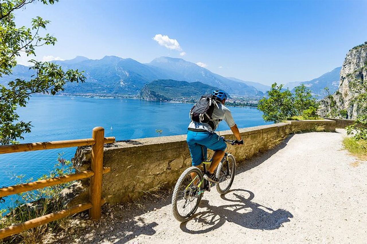 Tour privato in bici ed escursioni sul Lago di Garda da Riva — 8