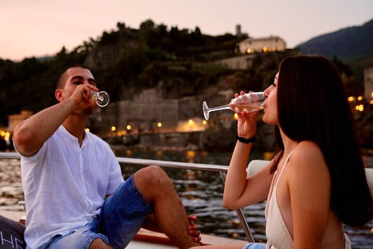 Crociera al tramonto alle Cinque Terre con aperitivo da Monterosso — 6