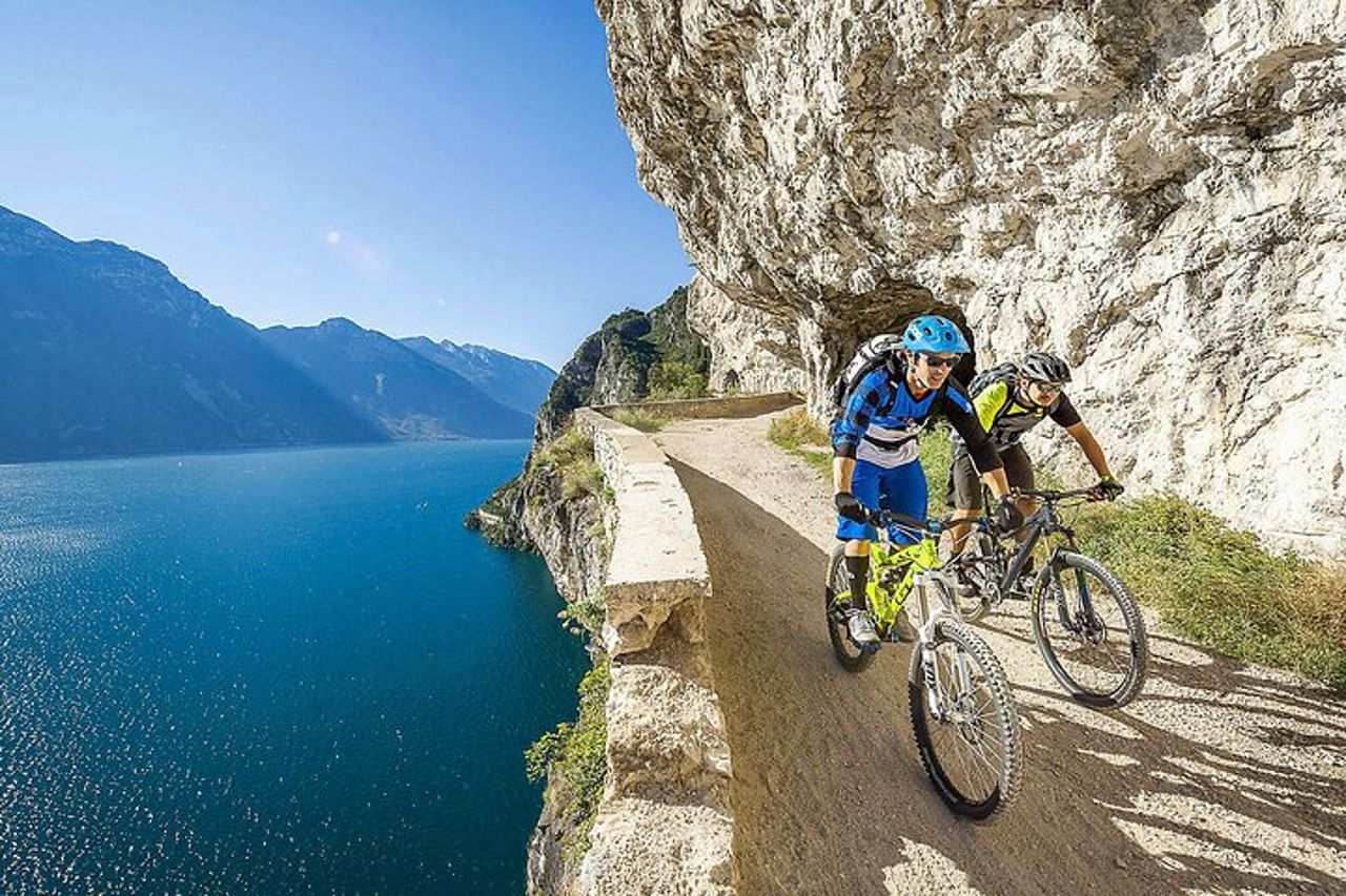 Tour privato in bici ed escursioni sul Lago di Garda da Riva — 3