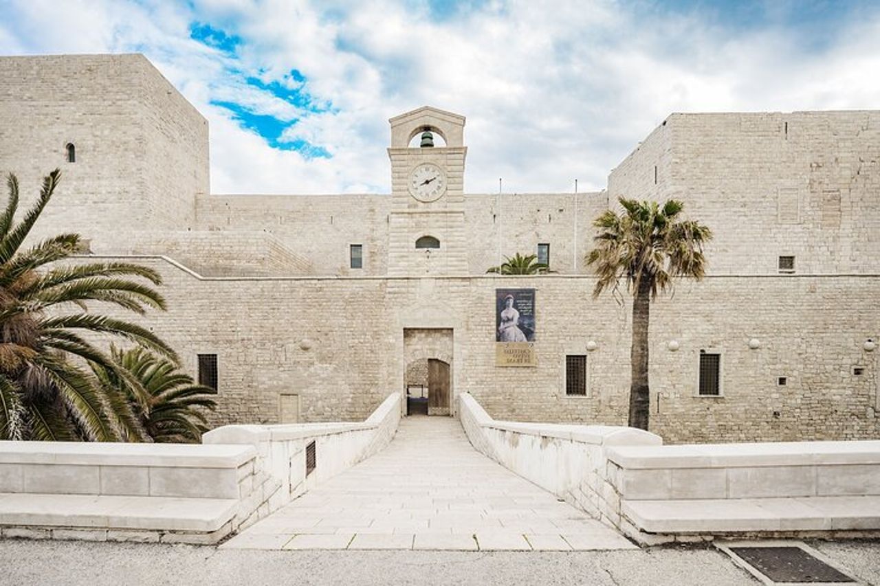 Tour privato autentico di Bari Trani e Barletta — 4