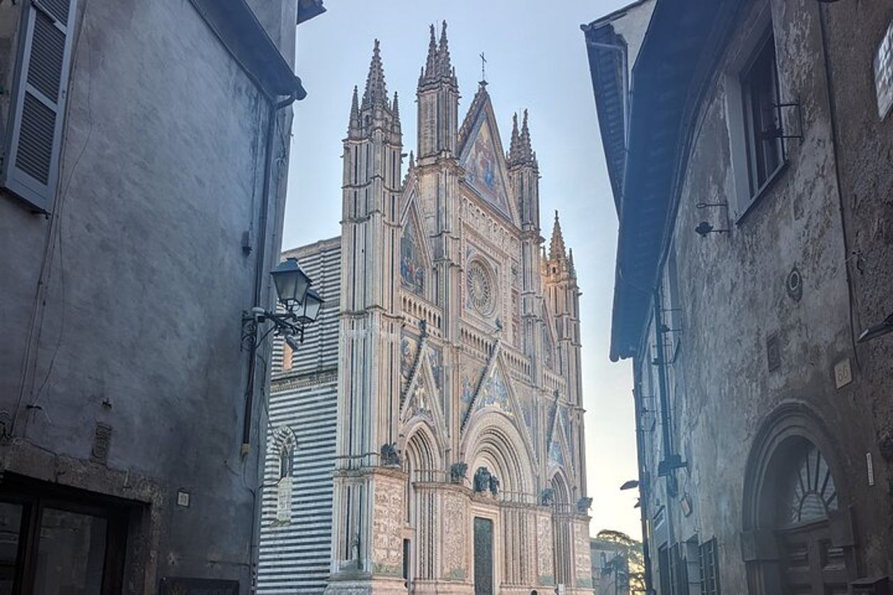 Orvieto & Civita E-Bike Tour con trasferimento privato VIP da Roma — 2