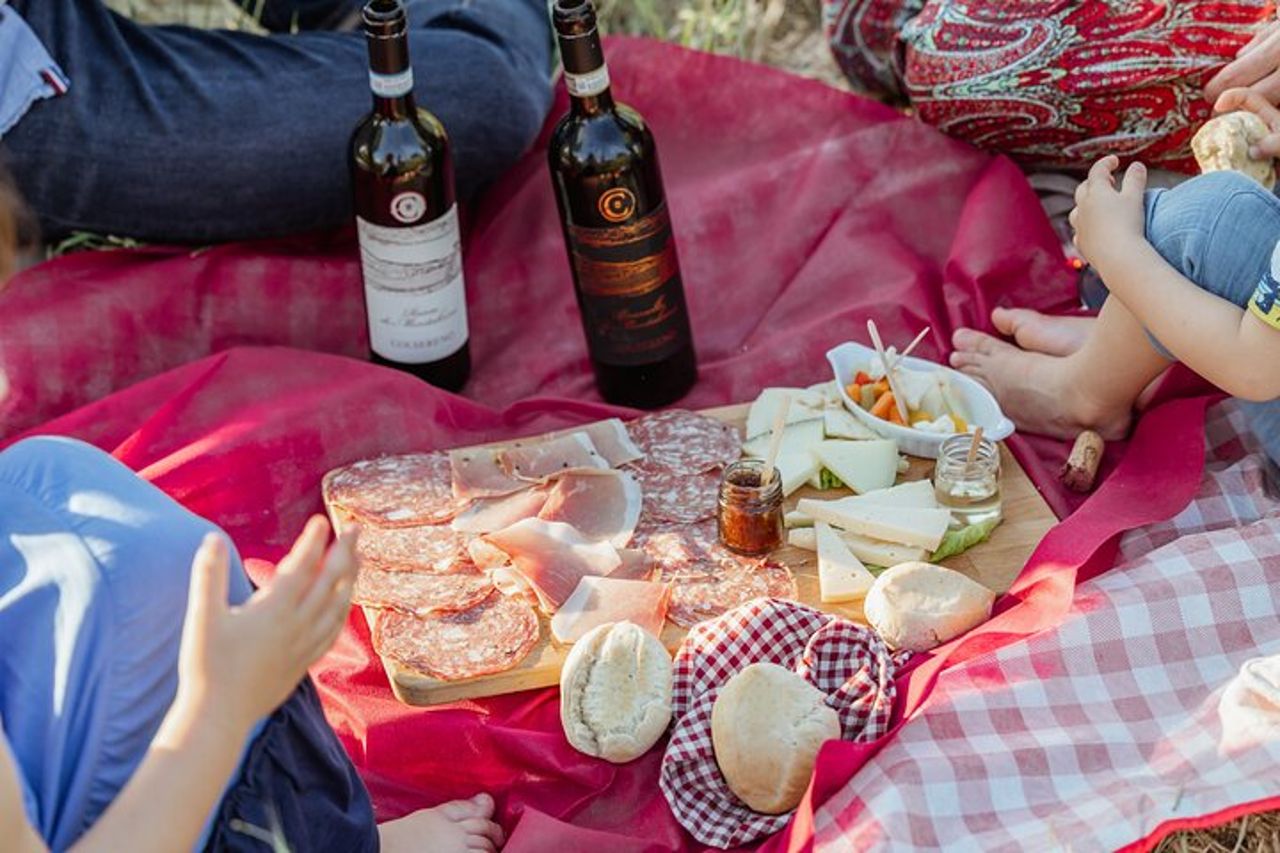 Montalcino: esclusivo picnic in vigna con vino — 5