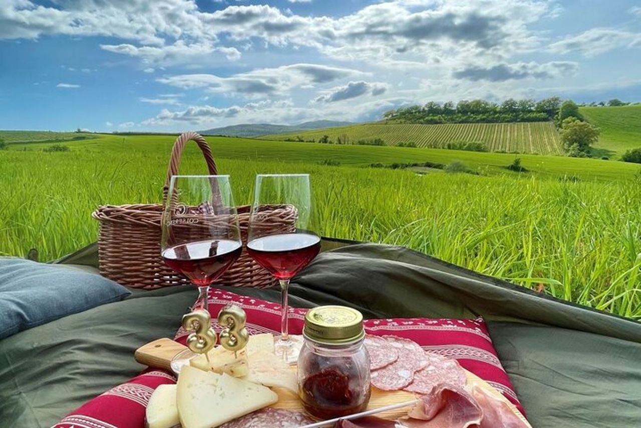 Montalcino: esclusivo picnic in vigna con vino — 2