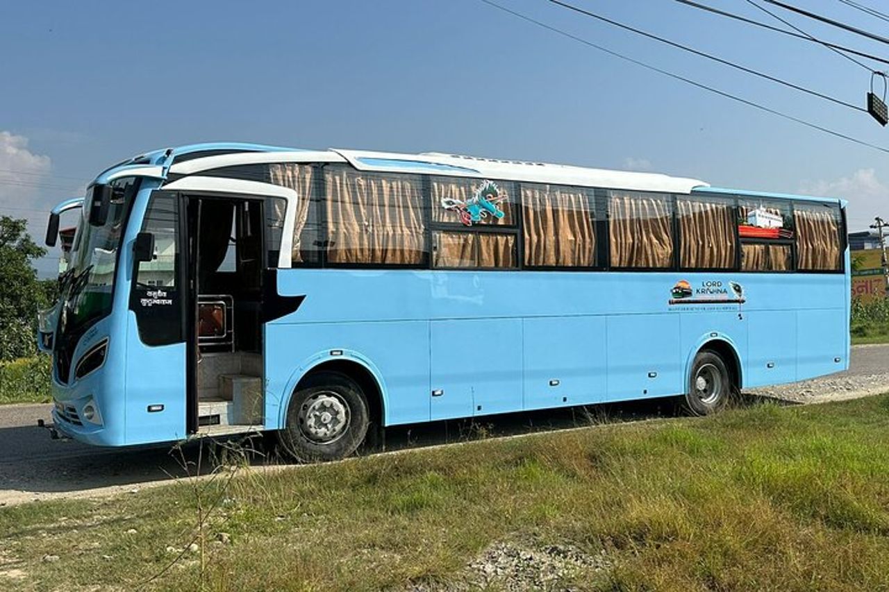 Da Lumbini a Kathmandu Bus turistico VIP/Premium Divano Sedile — 4
