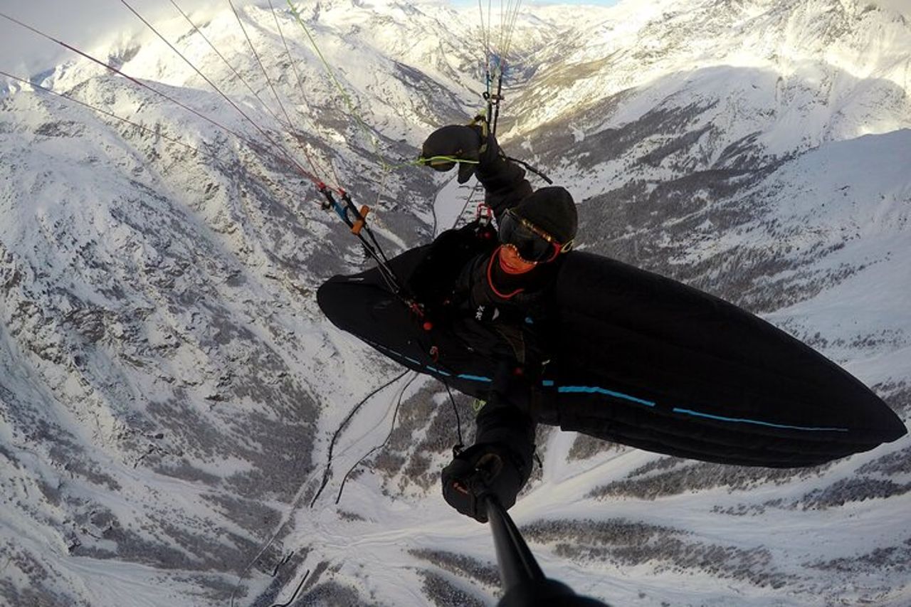Volo in parapendio in montagna — 6