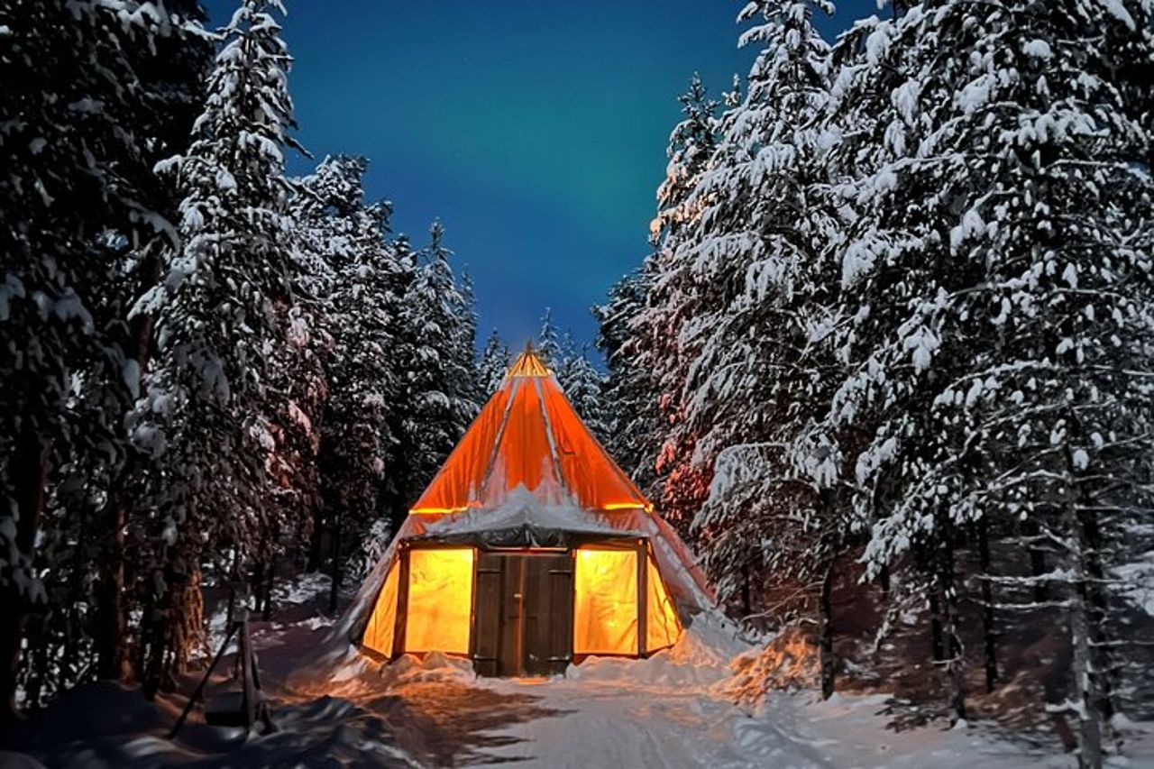 Aurora Camp e cena con fuoco aperto