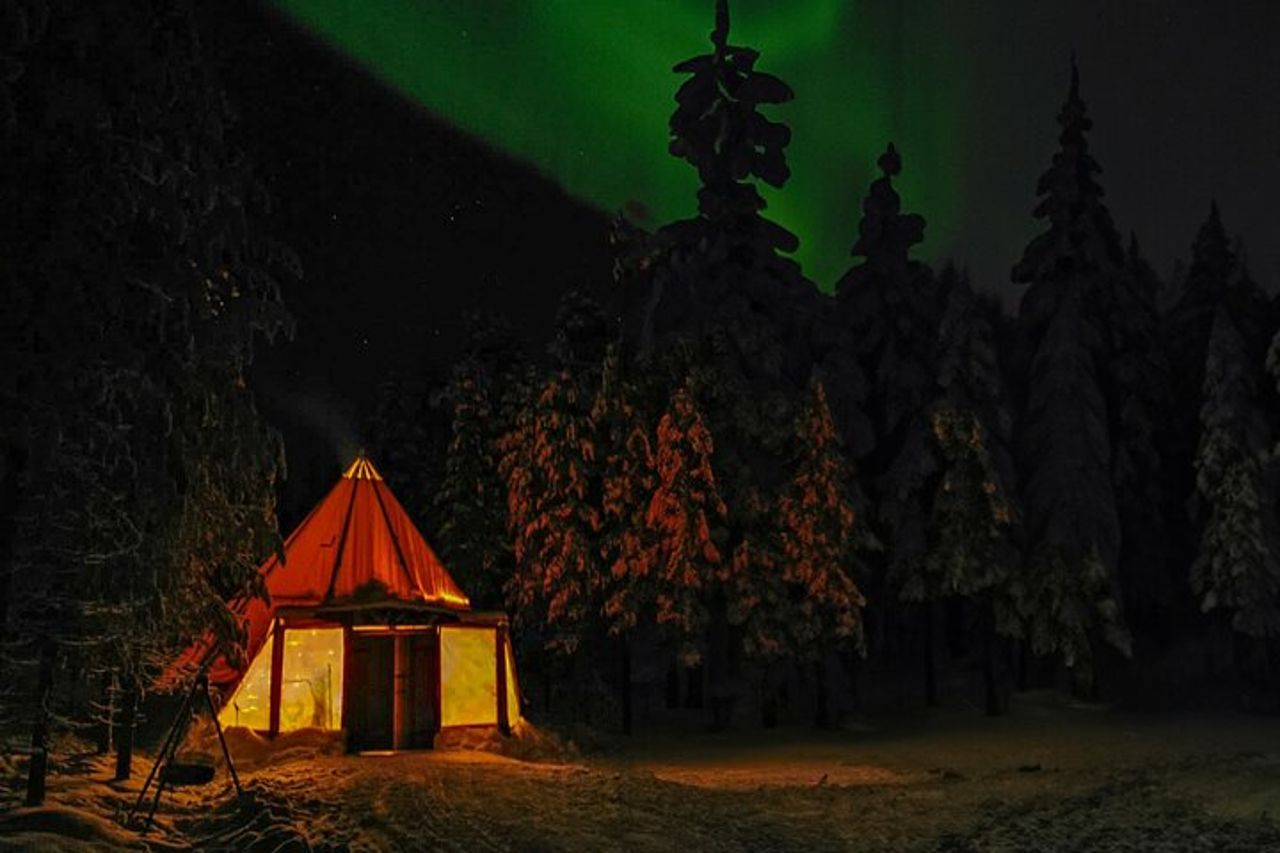 Aurora Camp e cena con fuoco aperto — 6