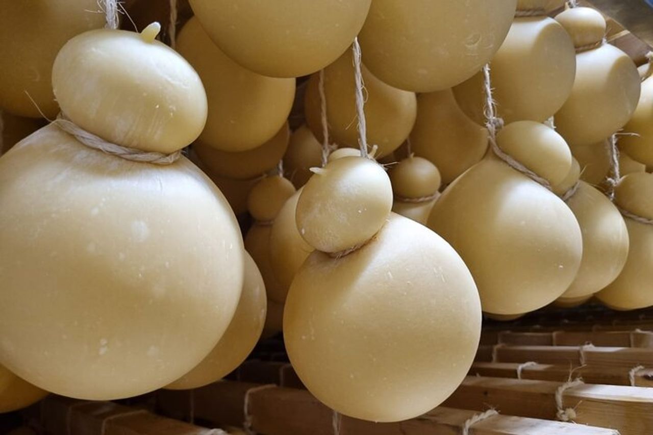 E-bike tour Locorotondo e Martina Franca con visita a caseificio — 3