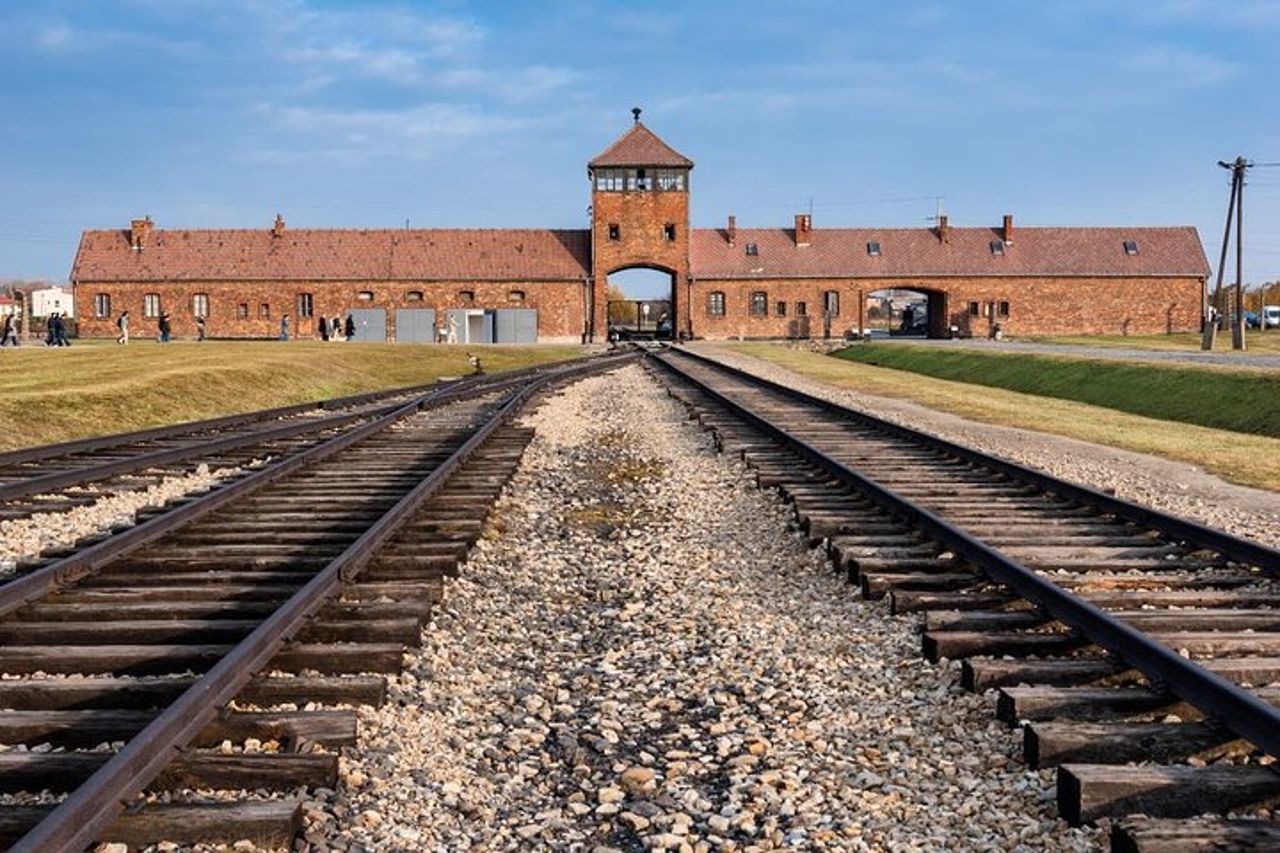Tour di Auschwitz VIP per piccoli gruppi con trasporto — 2