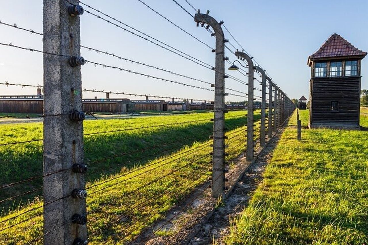 Tour di Auschwitz VIP per piccoli gruppi con trasporto — 3