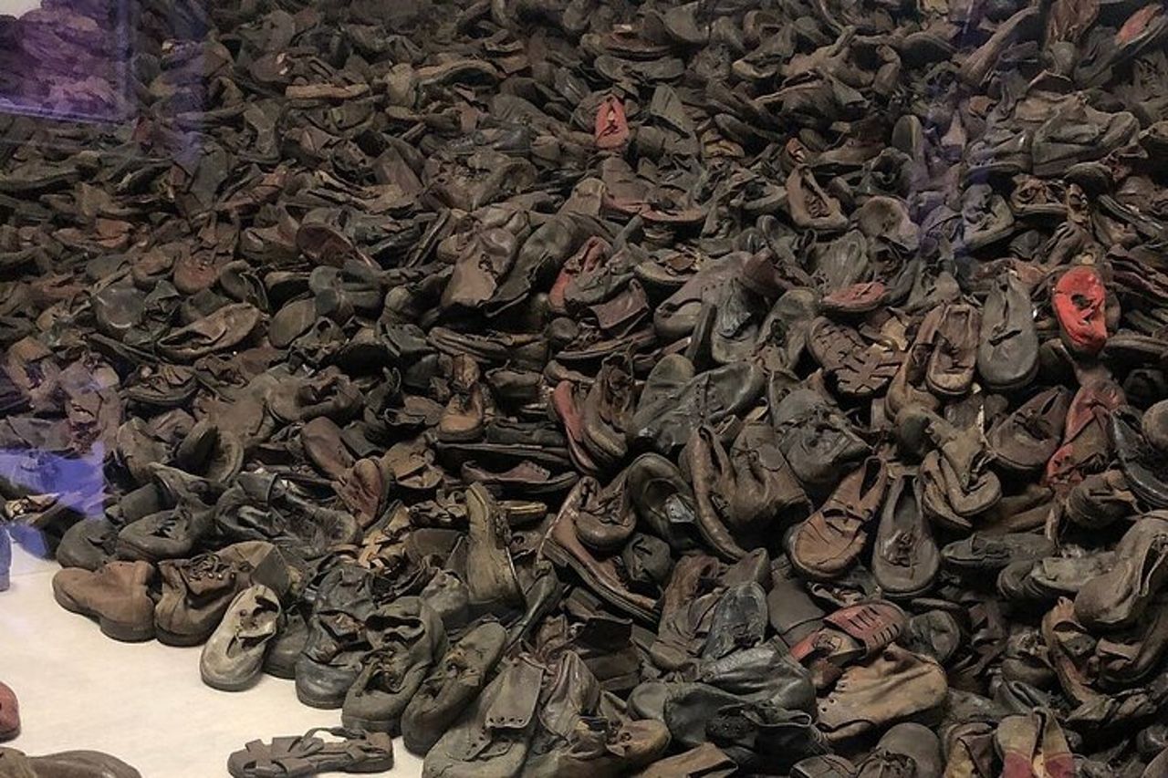 Tour di Auschwitz VIP per piccoli gruppi con trasporto — 6