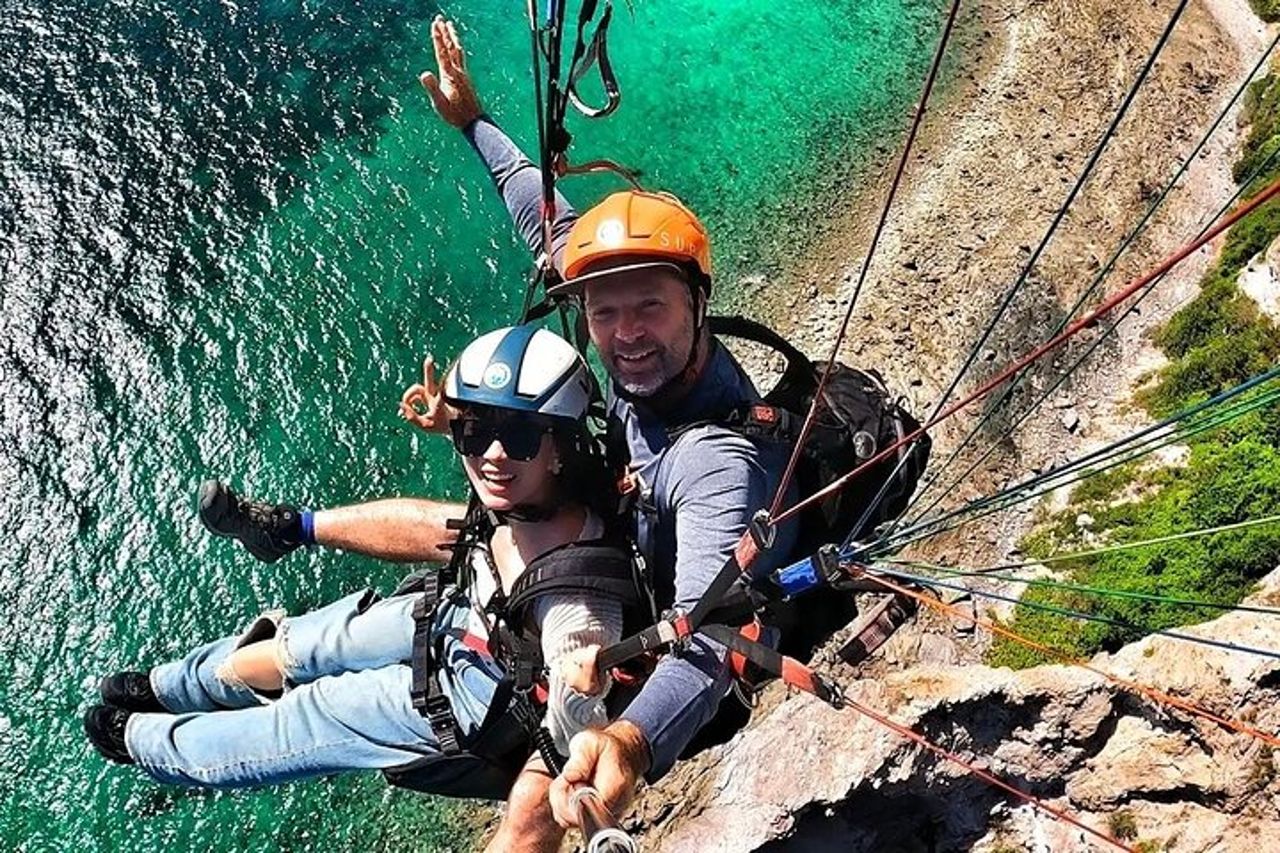 Parapendio tandem Skybound sopra il paesaggio di Koh Larn a Pattaya — 2