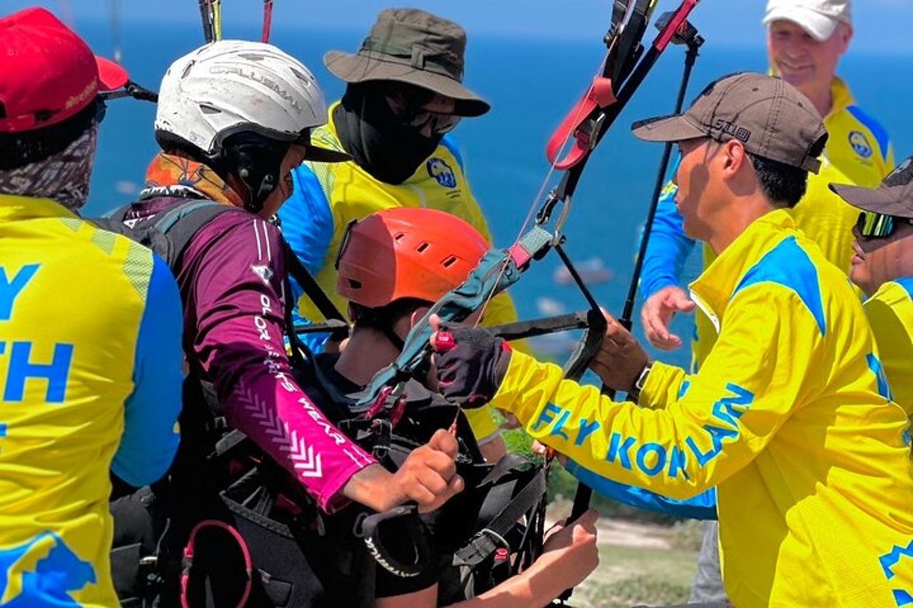 Parapendio tandem Skybound sopra il paesaggio di Koh Larn a Pattaya — 6