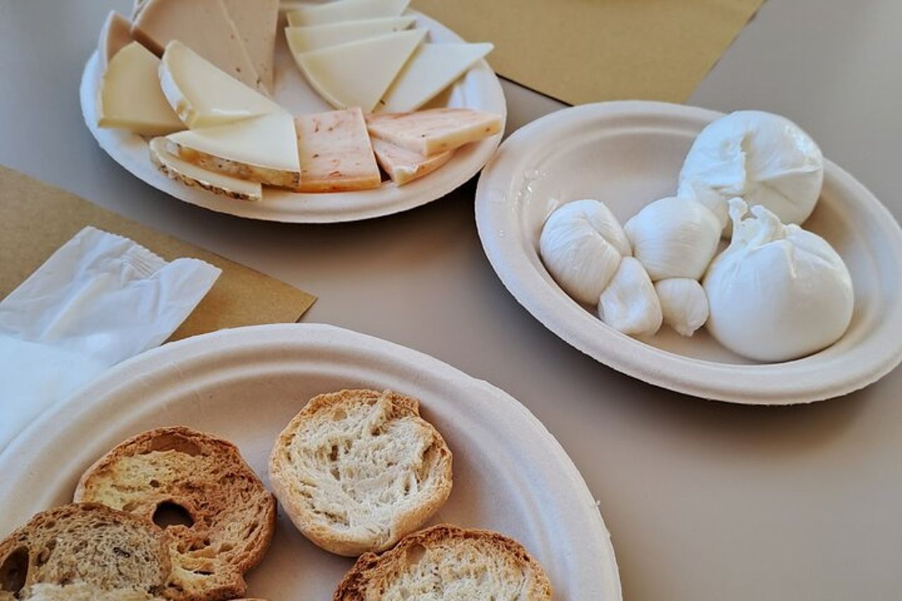 E-bike tour Locorotondo e Martina Franca con visita a caseificio — 7